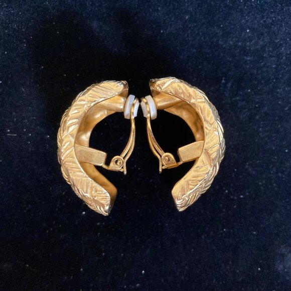 Anne Klein Gold Tone Basket Weave Clip On Earrings Vintage 1980s Chunky Gorgeous - Picture 7 of 13